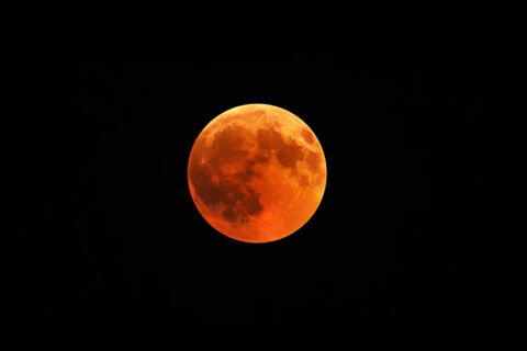 eclipse lunar em Peixes