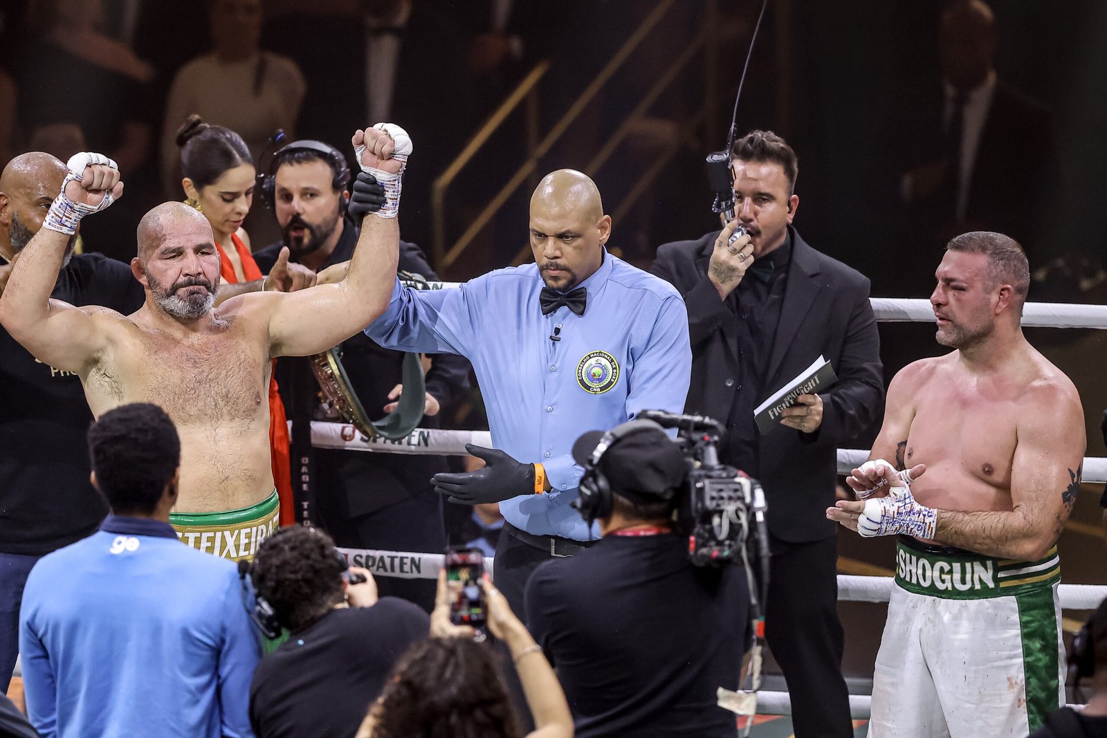 Glover Teixeira x Maurício Shogun no ringue