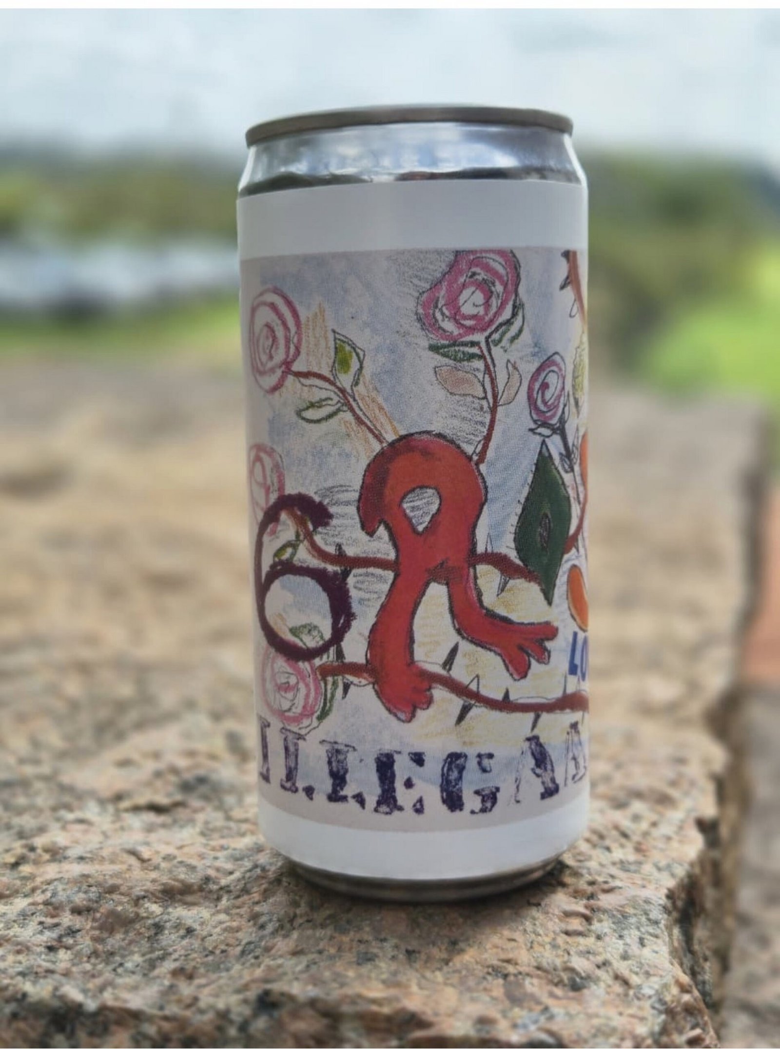 Rótulo da 6 Roses com arte do Ateliê Lapinha